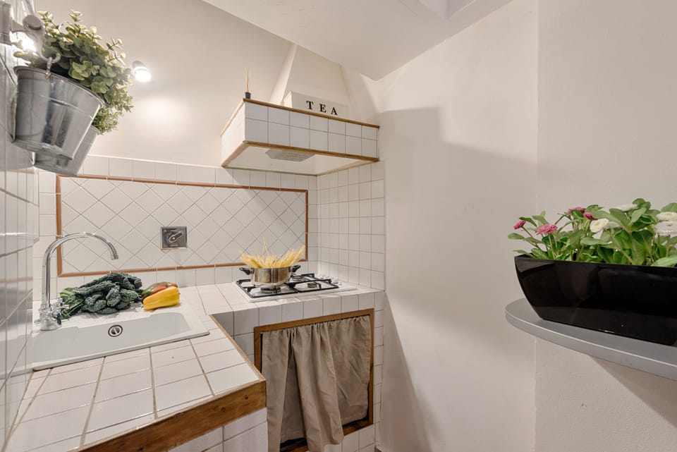 Comfort House, 3 Bedrooms | Private kitchenette | Fridge, stovetop, coffee/tea maker, cookware/dishes/utensils