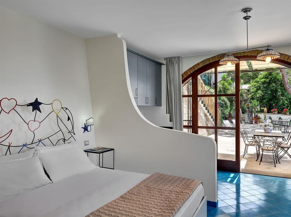 Studio | Iron/ironing board, cribs/infant beds, free WiFi, bed sheets
