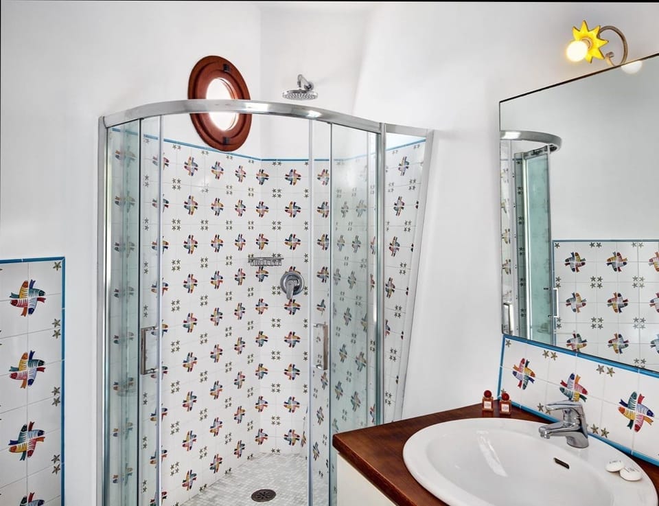 Studio | Bathroom | Shower, rainfall showerhead, hair dryer, bidet