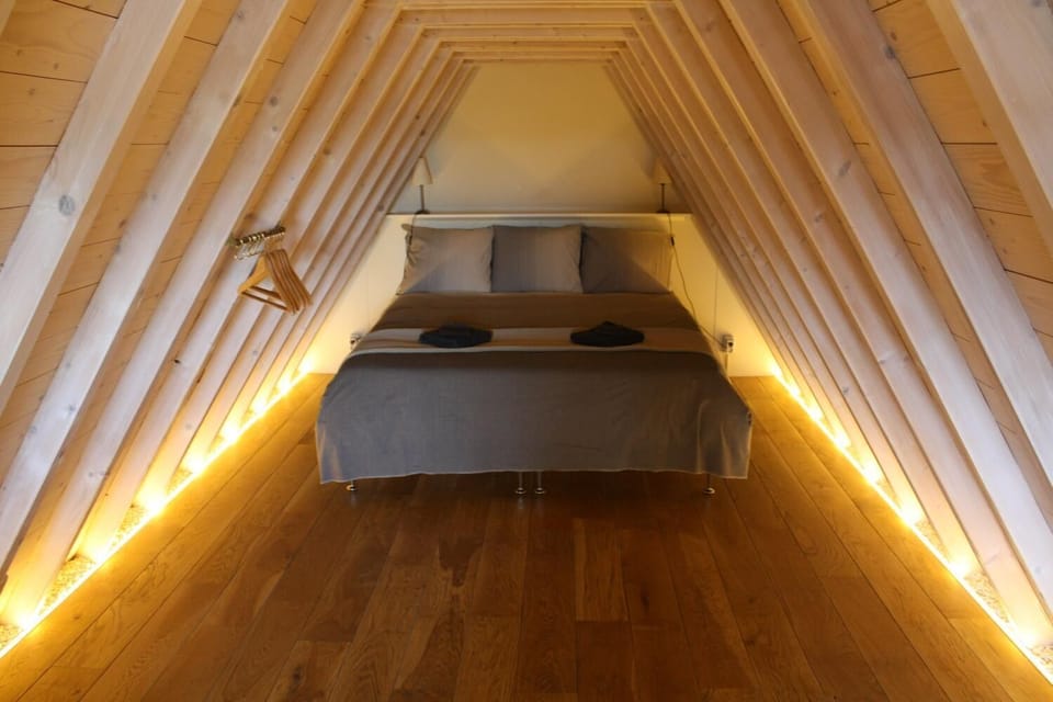 1 bedroom, premium bedding, cribs/infant beds, rollaway beds