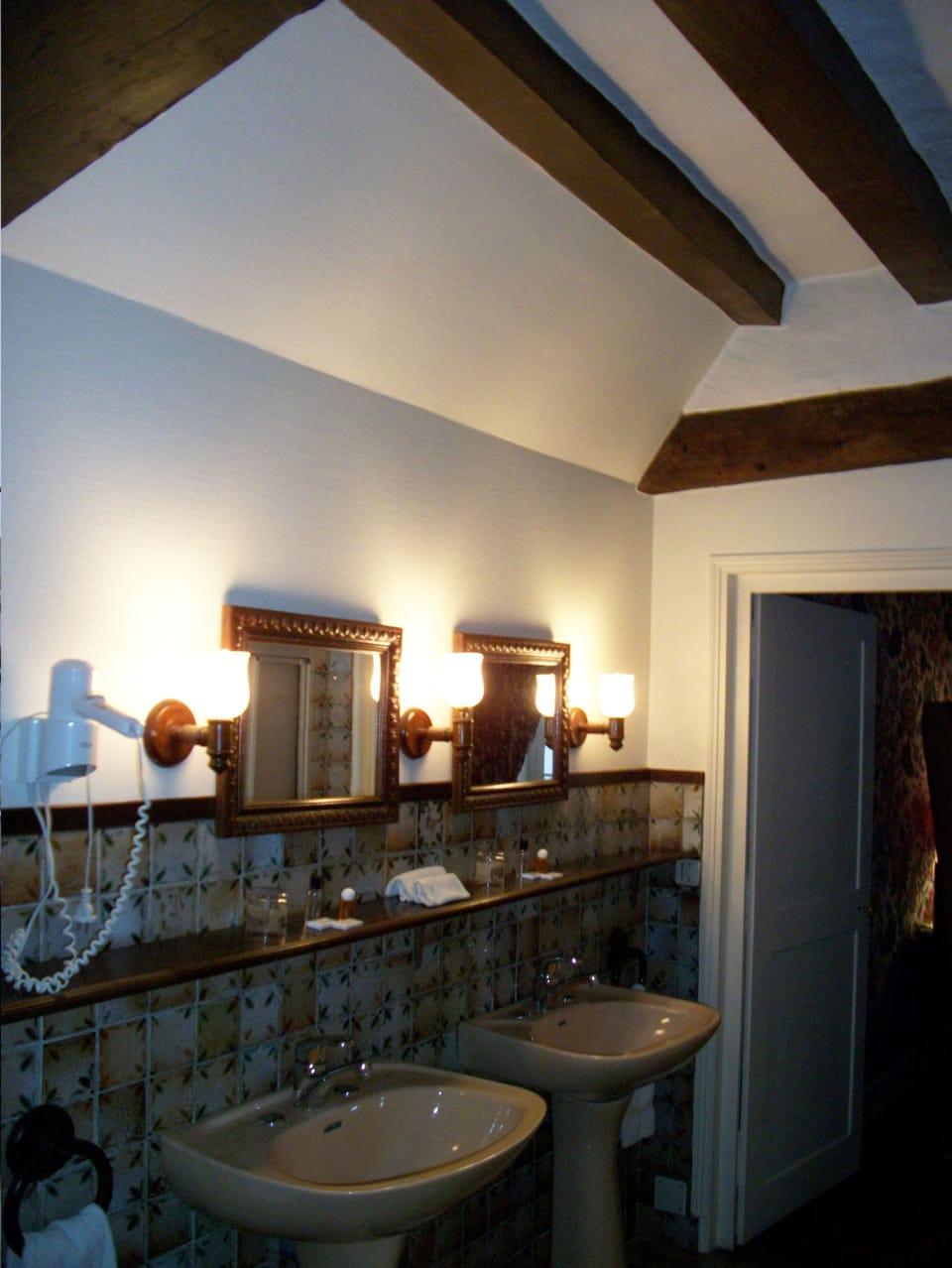 Superior Suite, 2 Bedrooms | Bathroom | Shower, free toiletries, hair dryer, towels