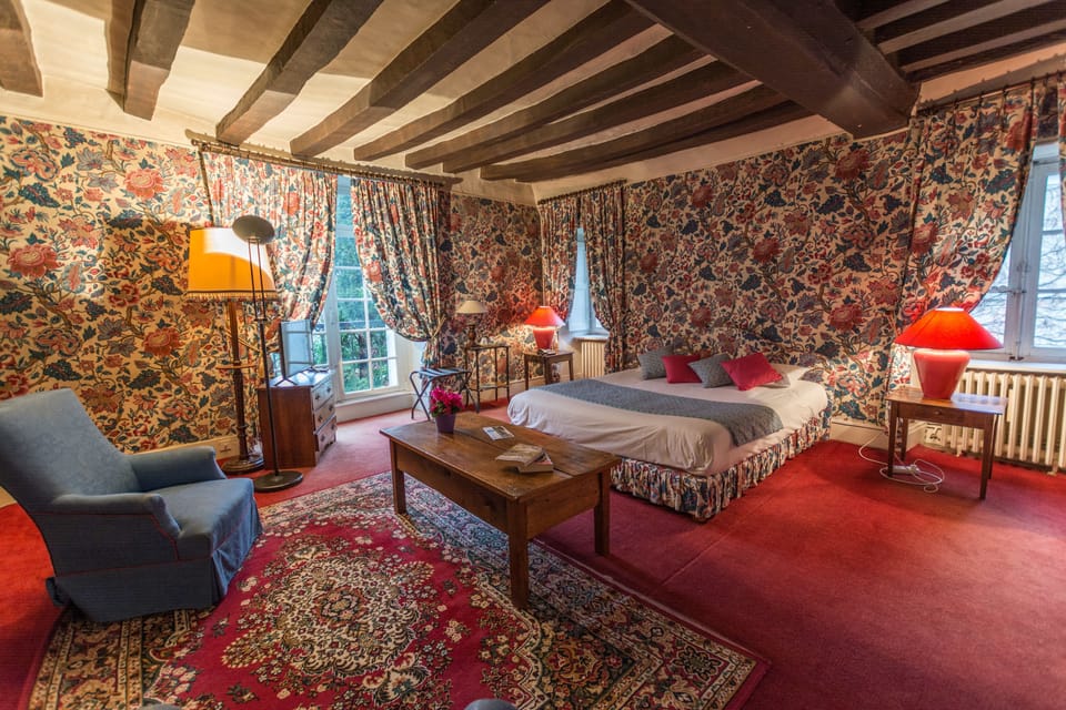 Superior Suite, 2 Bedrooms | Minibar, individually decorated, individually furnished, desk