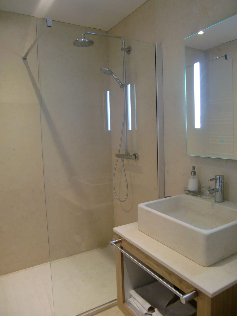 Romantic Suite, Fireplace | Bathroom shower