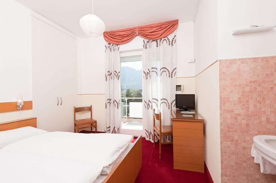 In-room safe, desk, free WiFi, bed sheets