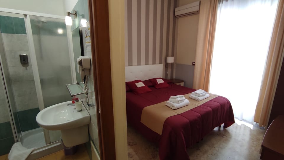 Basic Double Room, 1 Bedroom | In-room safe, desk, blackout drapes, free WiFi