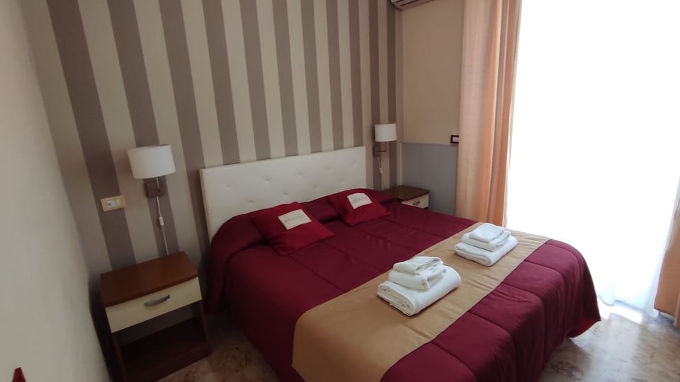 Basic Double Room, 1 Bedroom | In-room safe, desk, blackout drapes, free WiFi