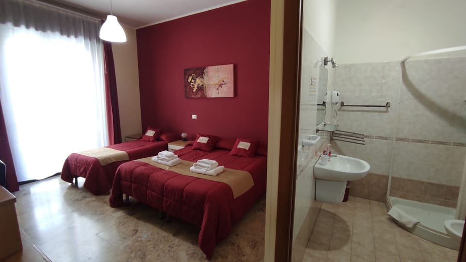 Triple Room | In-room safe, desk, blackout drapes, free WiFi