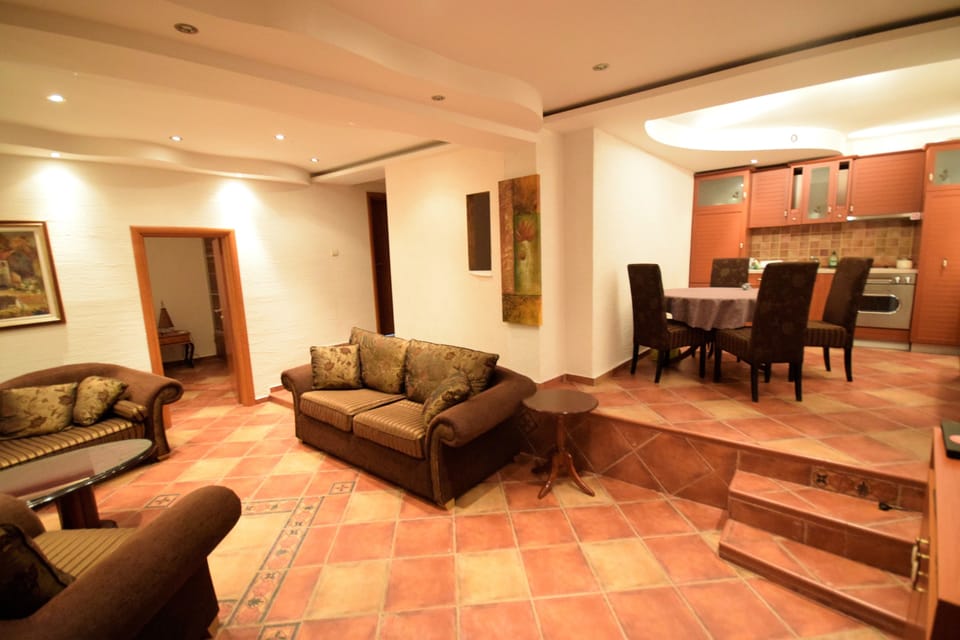 Apartment, 2 Bedrooms, Balcony, Sea View | Living area