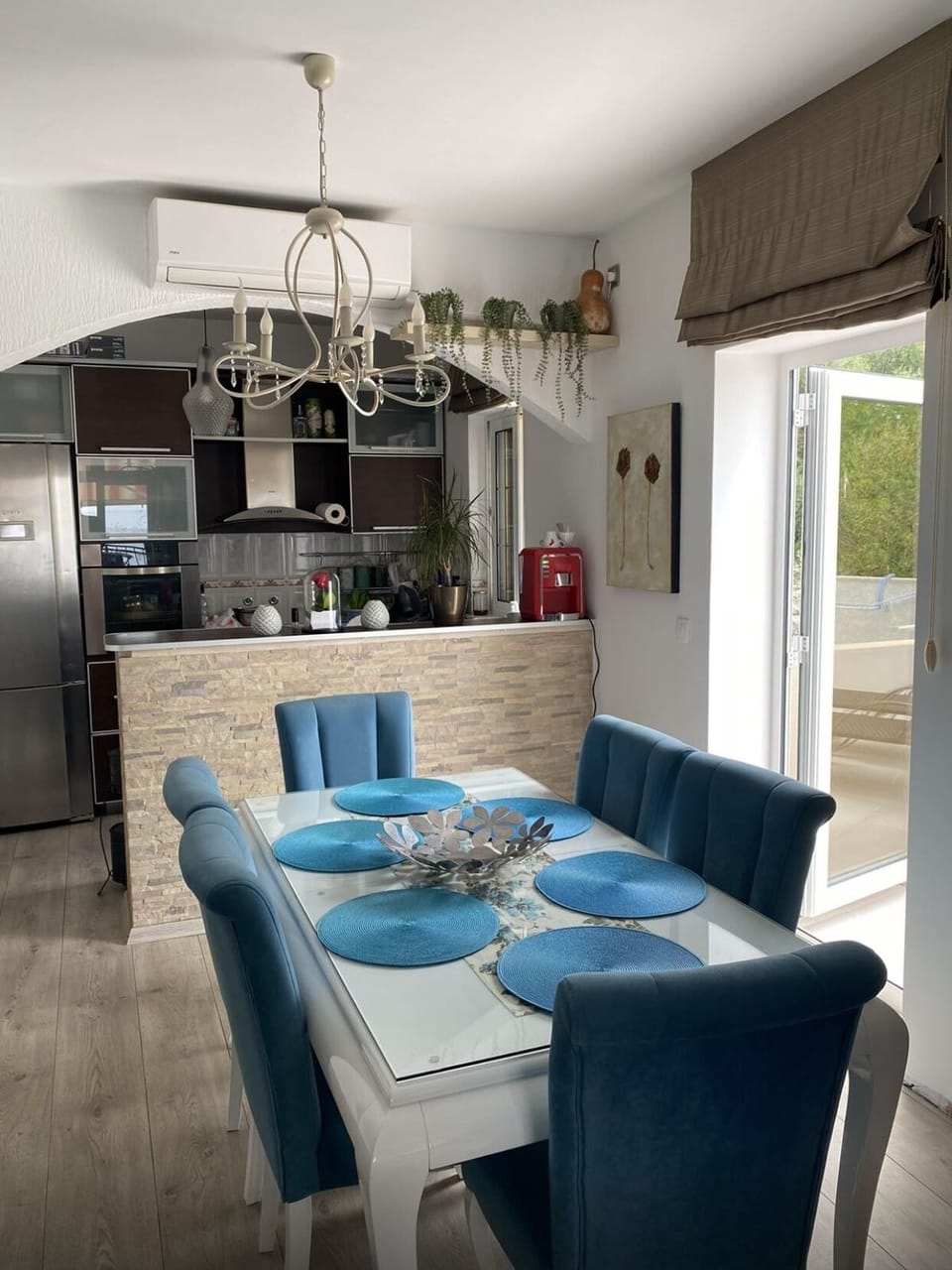 Apartment, 1 Bedroom, Balcony, Sea View | In-room dining