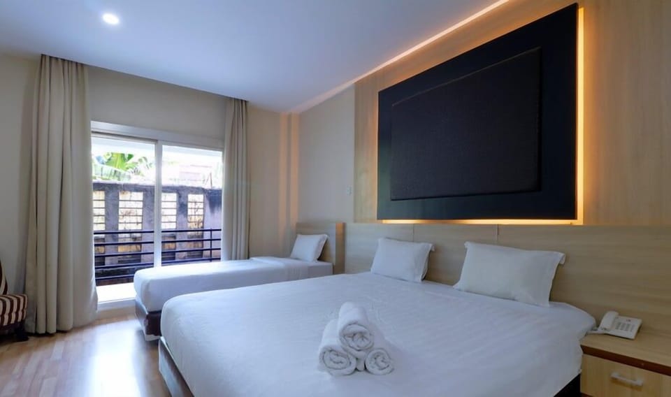 Deluxe Family Room | Desk, soundproofing, free WiFi, bed sheets