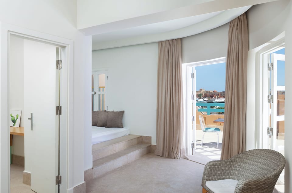 Captain's Suite | Living area | Flat-screen TV