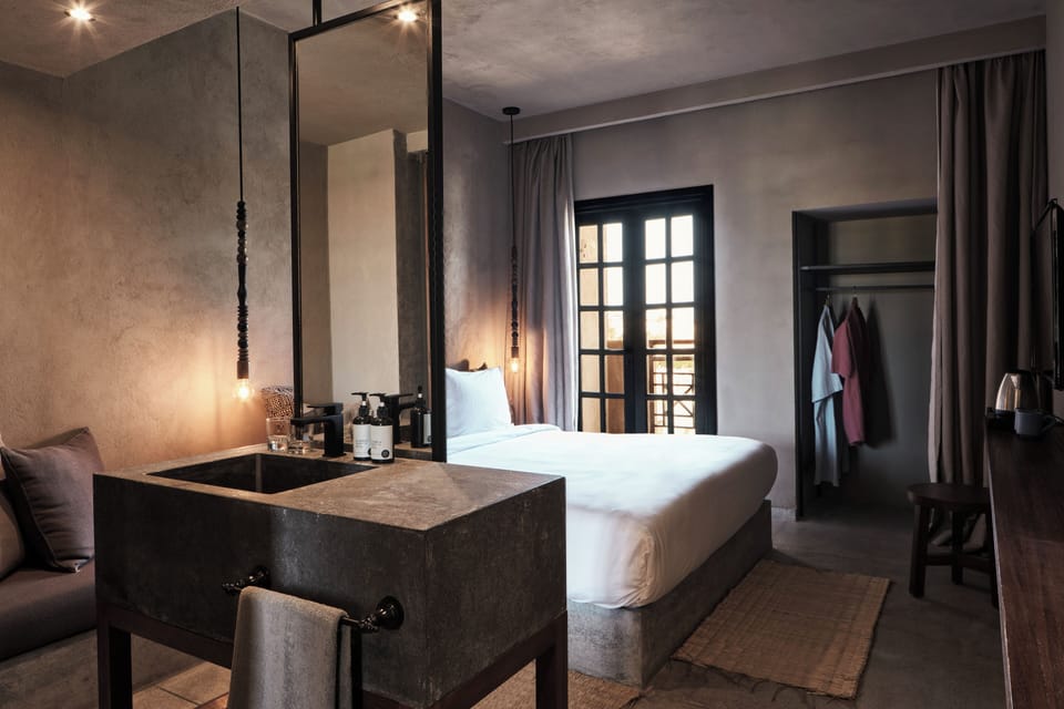 Standard King Room | Egyptian cotton sheets, minibar, in-room safe, blackout drapes