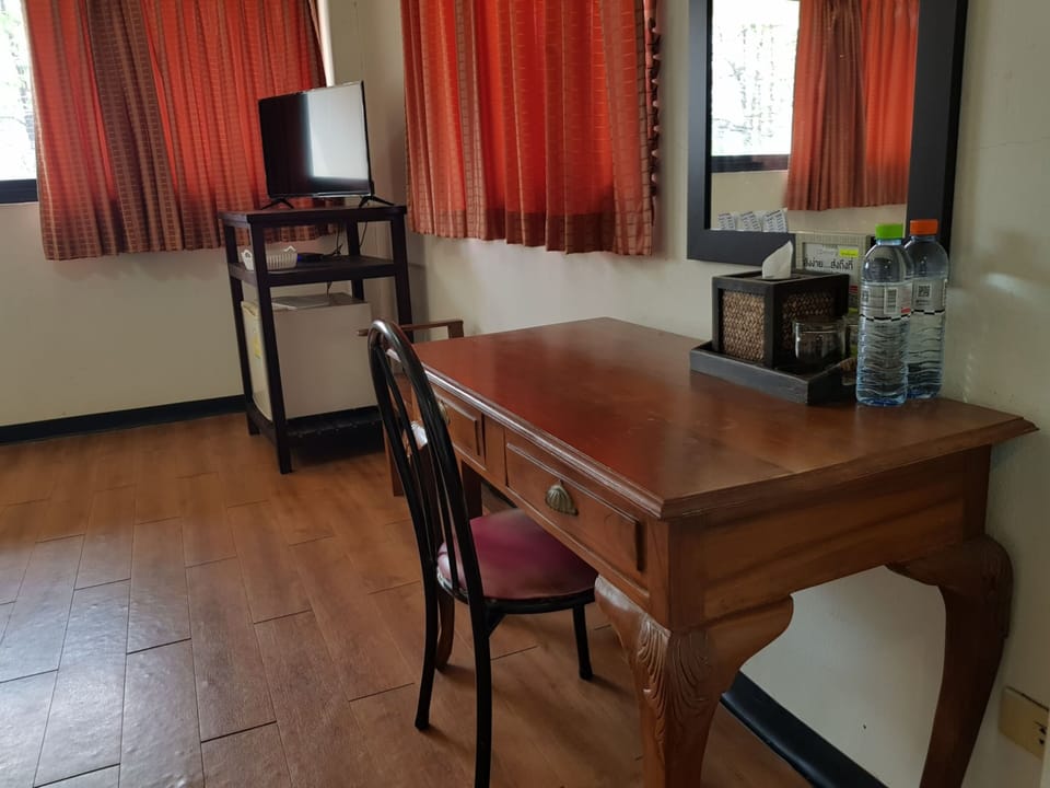 Desk, free WiFi, bed sheets