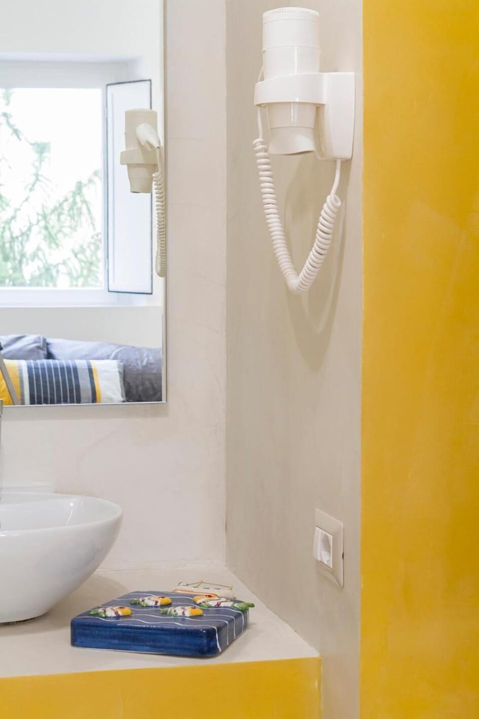 Shower, free toiletries, hair dryer, bidet