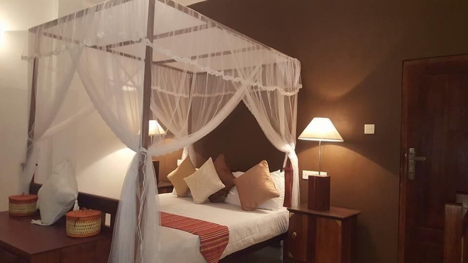Desk, rollaway beds, free WiFi