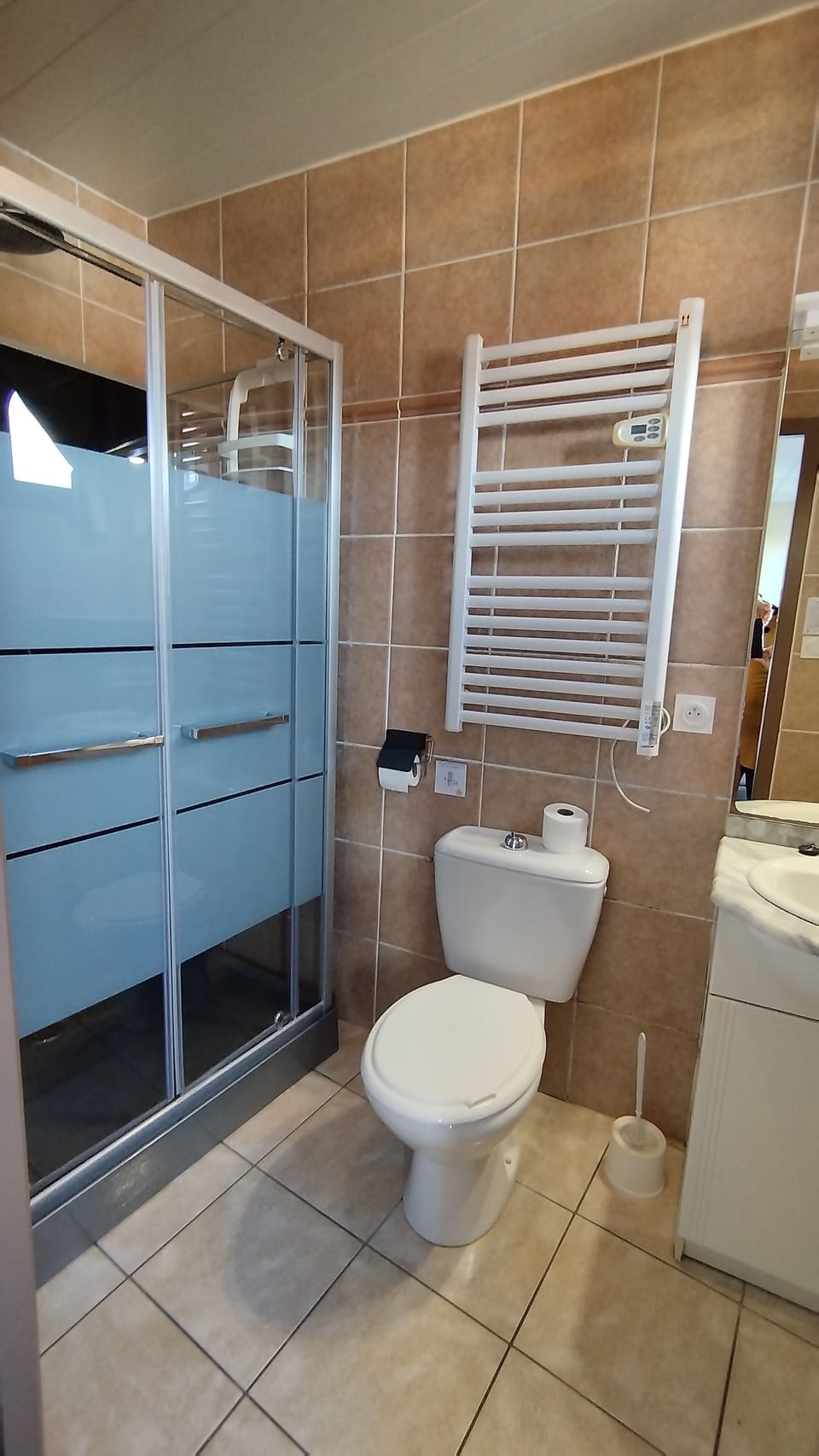 Quadruple Room, Non Smoking | Bathroom | Shower, hair dryer