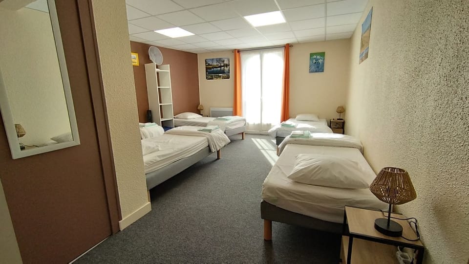 Family Room, Non Smoking (5 Personnes) | Blackout drapes, free cribs/infant beds, free WiFi