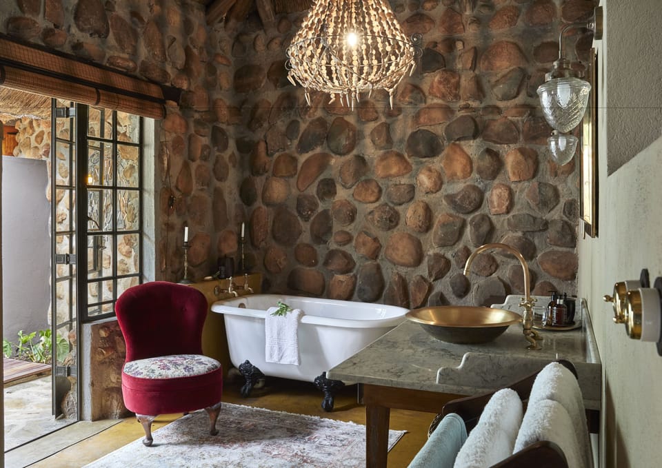 Luxury Private Bungalow with 2 Game Drives | Bathroom | Separate tub and shower, deep soaking tub, designer toiletries