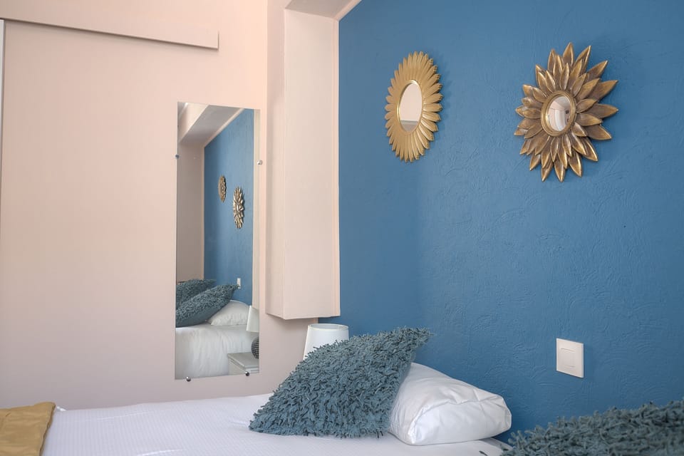 Standard Room | Individually decorated, blackout drapes, iron/ironing board, free WiFi