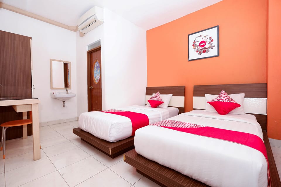 Deluxe Twin Room | Desk, free WiFi, bed sheets