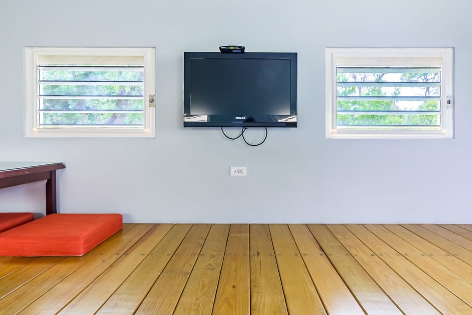 Deluxe Cabin, 1 Bedroom, Courtyard Area | Desk, blackout drapes, rollaway beds, free WiFi