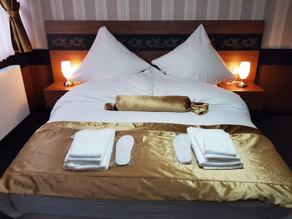 Minibar, in-room safe, free WiFi, bed sheets