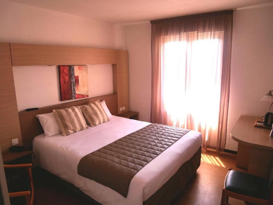 Premium bedding, memory foam beds, in-room safe, desk