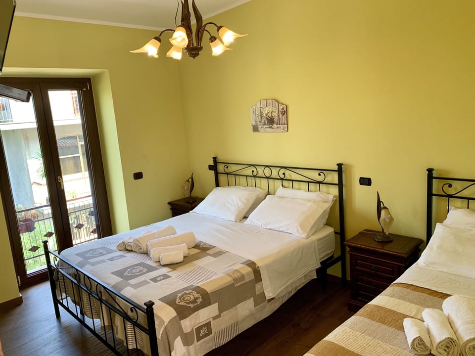 Triple Room | Desk, free WiFi, wheelchair access