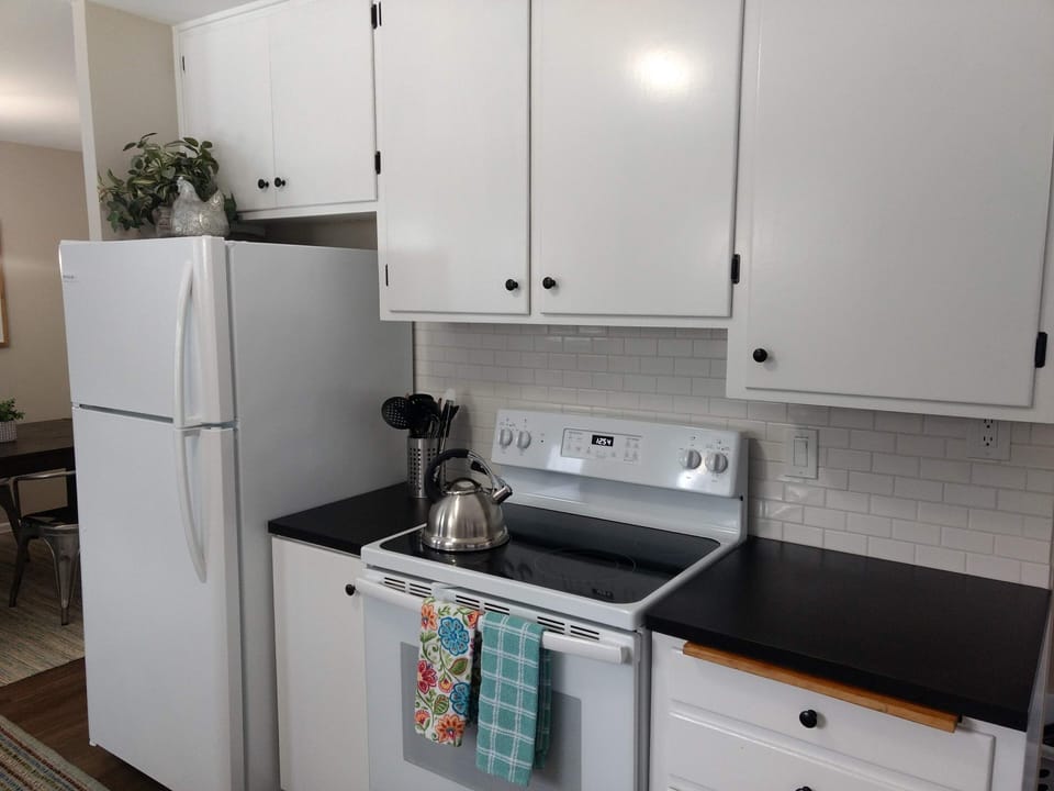 Full size kitchen appliances