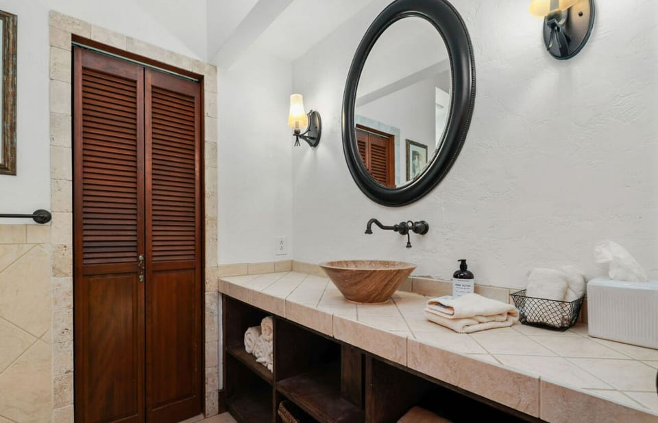 Master has his & her’s sinks & closets.