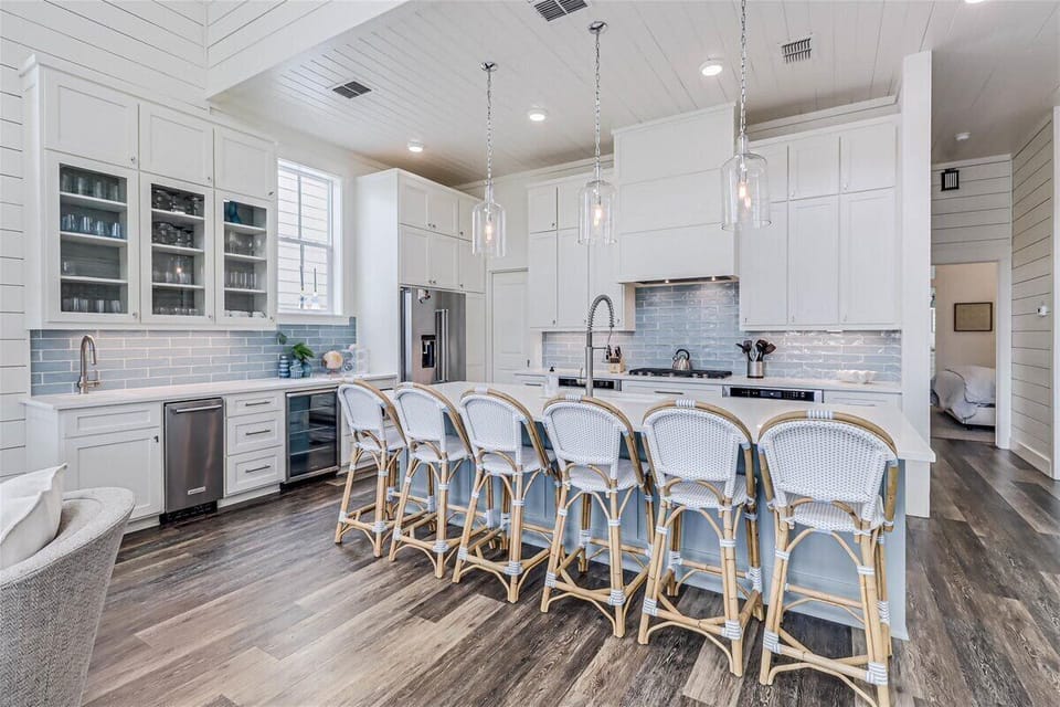 Kitchen & Wet Bar, 2nd Floor