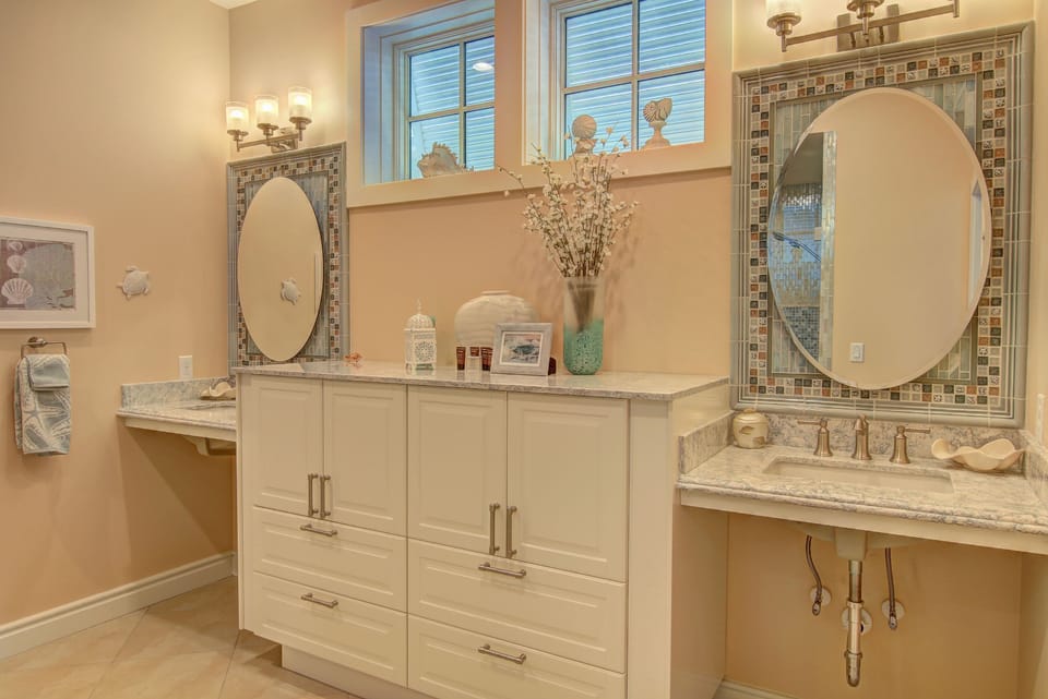Primary King Bathroom, 2nd Floor