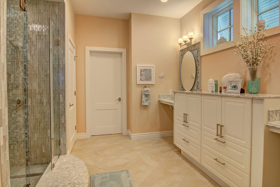 Primary King Bathroom, 2nd Floor