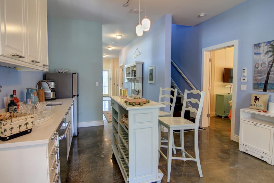 Media Room & Wet Bar, 1st Floor