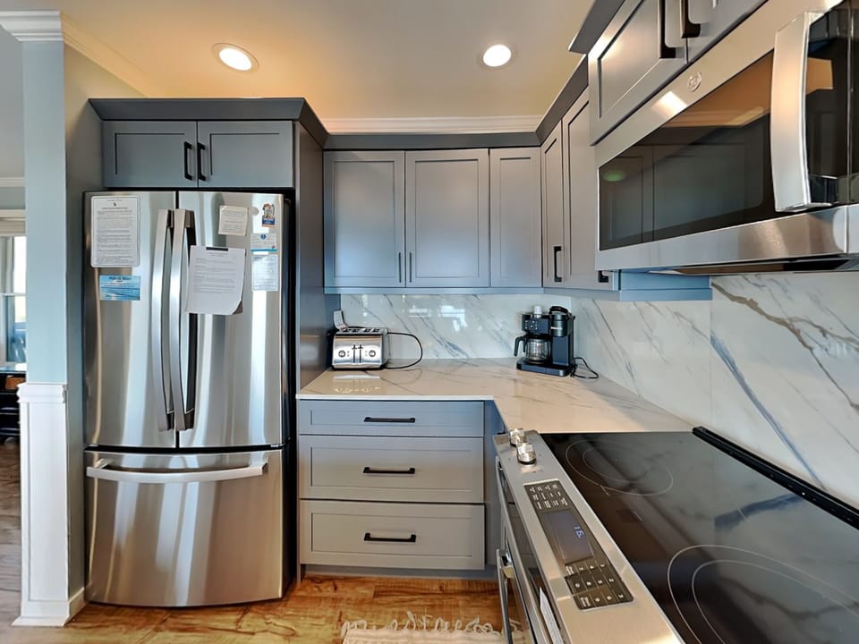 Kitchen - Fully Stocked Kitchen