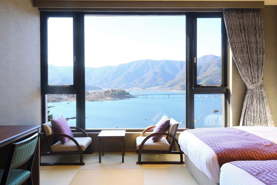 Twin Room Aged 13 and above only (with Lounge access), Non Smoking | Lake view