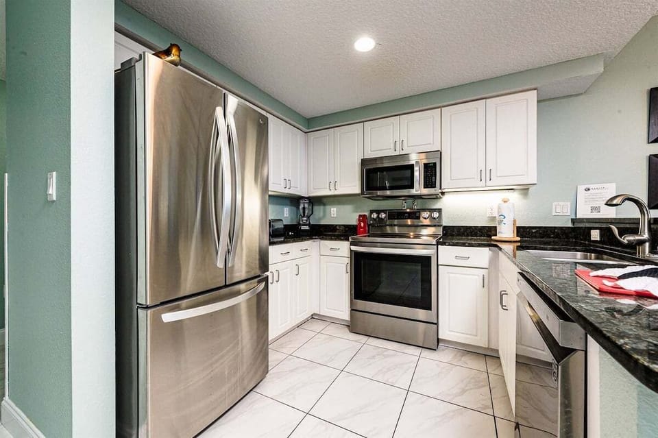 Another look at the beautiful kitchen