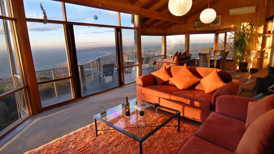 Skyview Penthouse Lounge to northerly view