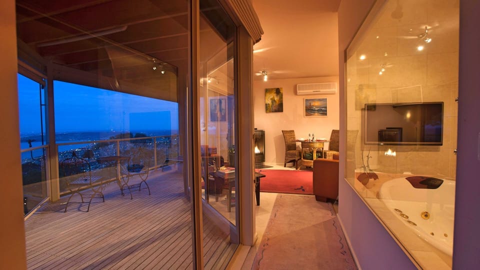 Eagle Nest Spa to View at Dusk & lounge in background (new burgundy carpets now)