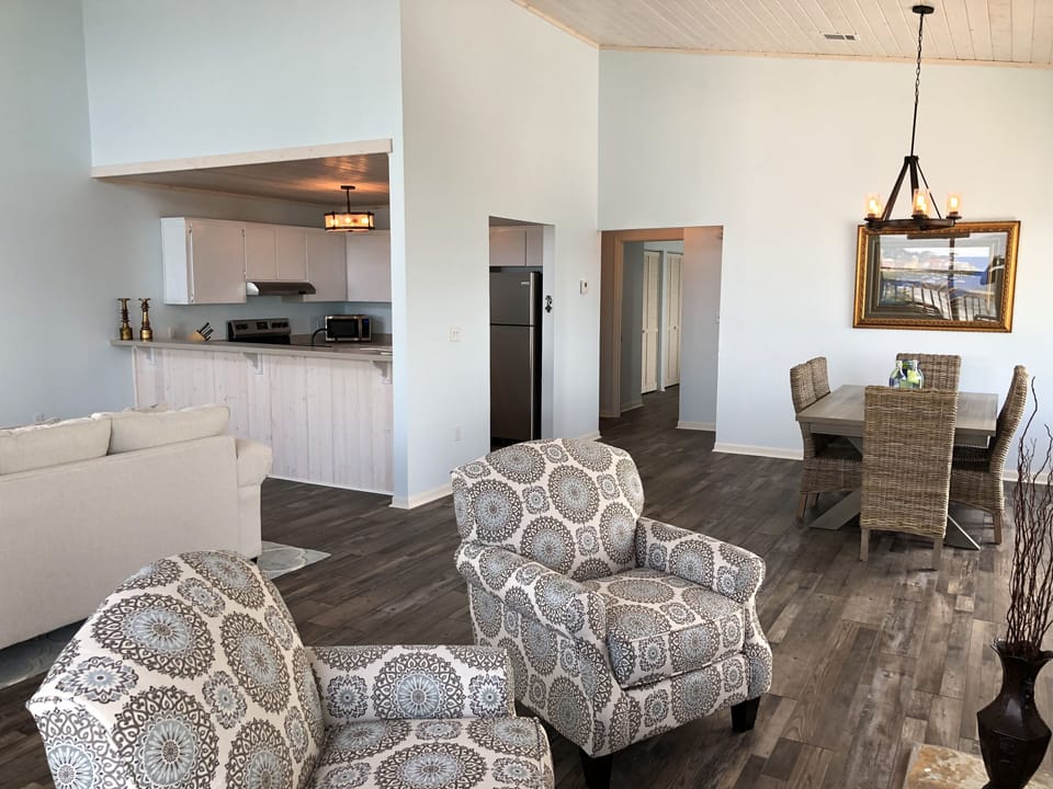 Roomy living area. Perfect for a family. 