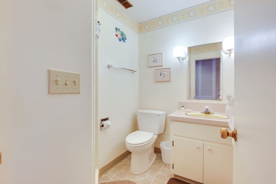 Full Bathroom | Complimentary Toiletries | Hair Dryer
