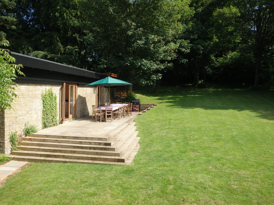 The annex has patio seating for 14, 2 toilets and 2 kitchenettes.