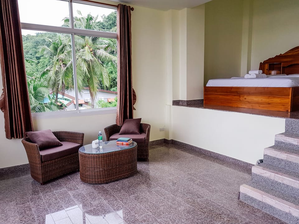 Lake View Suite | Living area | Flat-screen TV