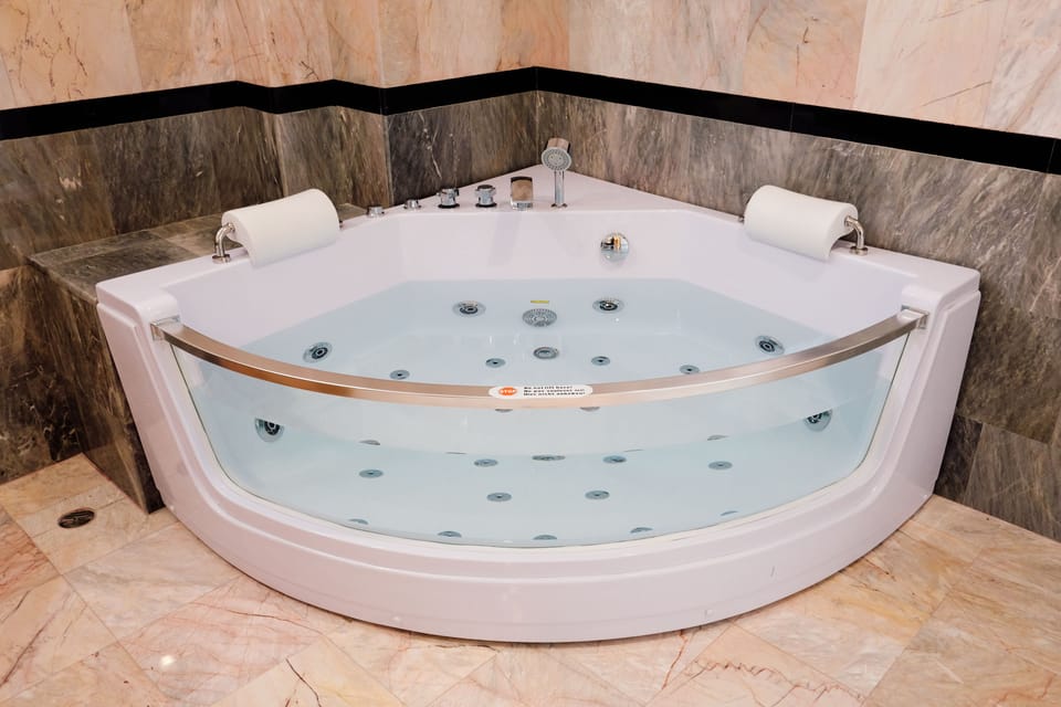 Jacuzzi King | Jetted tub