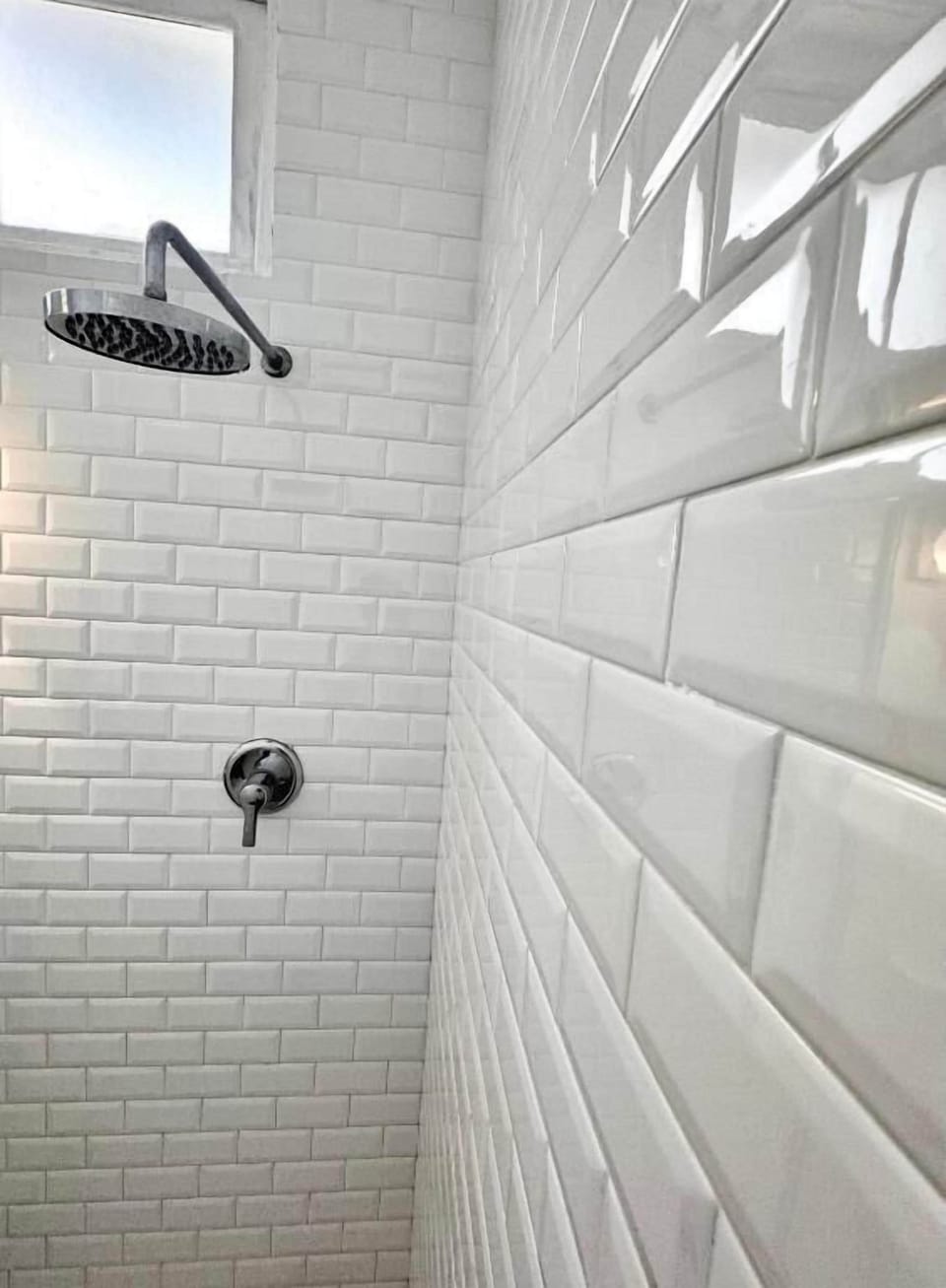 Double Room | Bathroom | Shower, free toiletries, towels