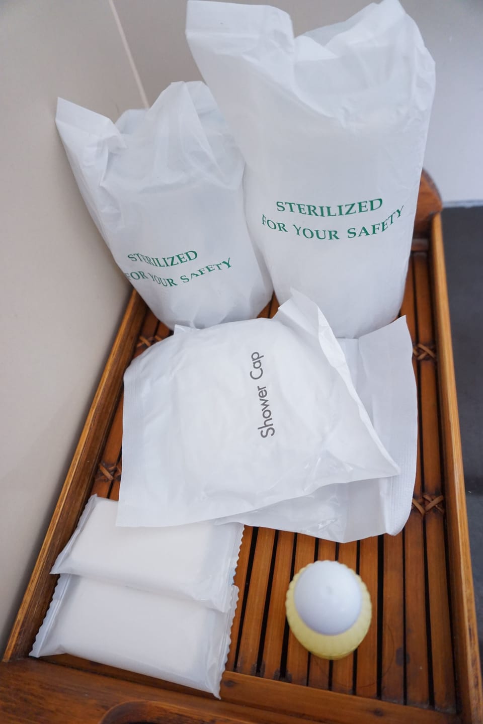 Deep soaking tub, free toiletries, towels