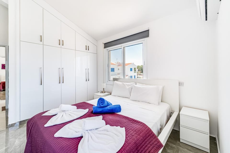 First floor
En-suite bedroom
Queen size bed