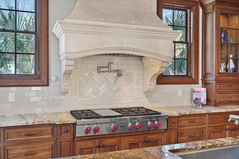 Villa Capri - Avalon Beach Estates - Kitchen