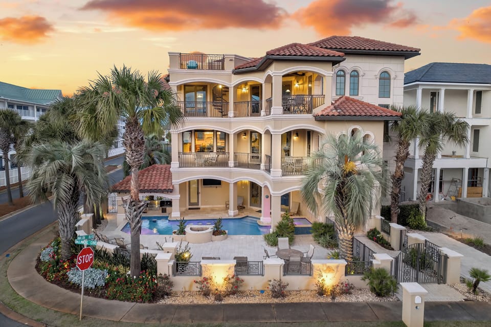 Villa Capri - Avalon Beach Estates - Front Exterior