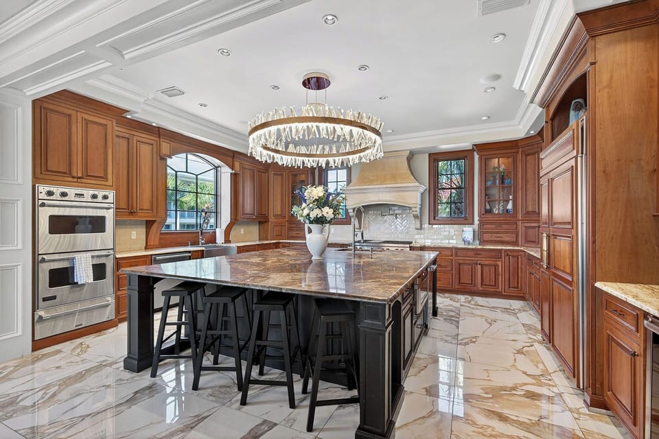 Villa Capri - Avalon Beach Estates - Kitchen